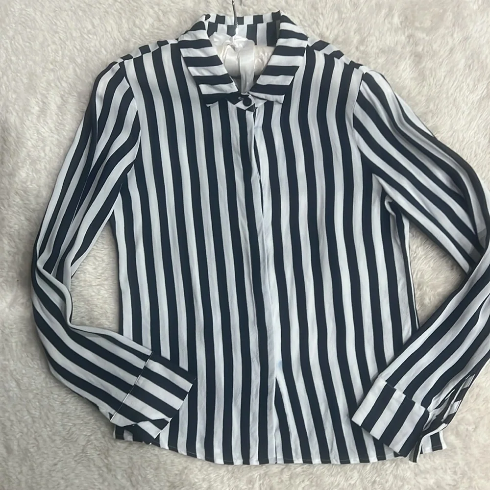 Reformation Blue and White Striped Women's Top
Size small - Picture 1 of 8